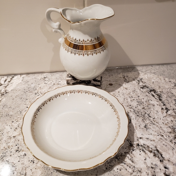 Andre Richard made in Japan porcelain pitcher with bowl. - Picture 6 of 11